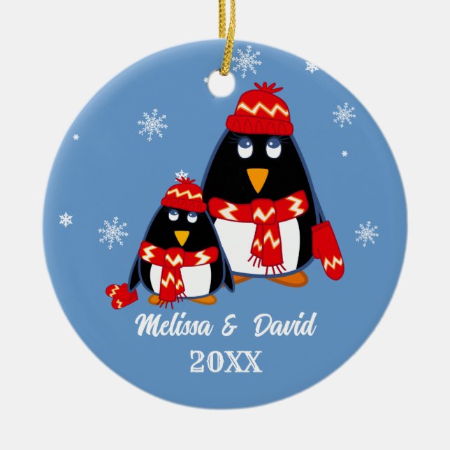 Ornamento De Cerâmica Natal Personalizado para Dois Pequenos Pinguins (Frente)