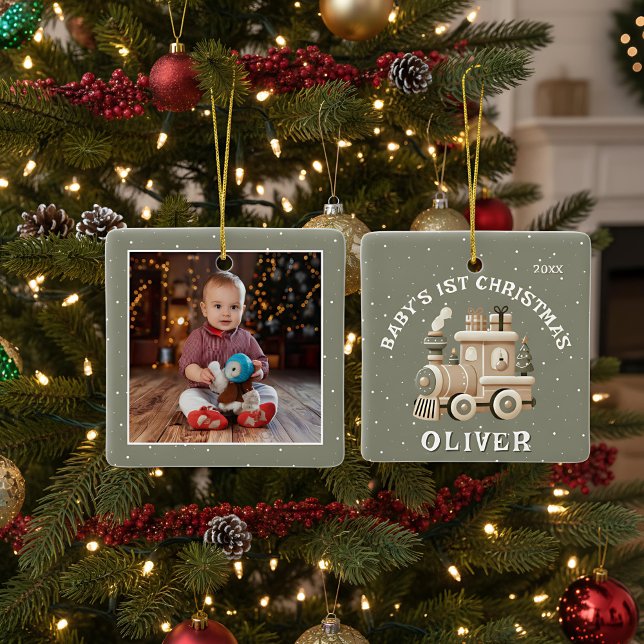 Ornamento De Cerâmica Neutral Baby’s 1st Christmas Train Keepsake Photo (Criador carregado)