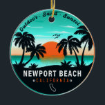 Ornamento De Cerâmica Newport Beach California Retro Sunset Souvenir 80<br><div class="desc">Newport Beach, Califórnia, Retro Sunset Souvenir, 60 anos. Newport Beach California Tropical Retro Sunset design. Encaixe-se na nostalgia de Newport Beach com nosso souvenir vintage, projetado especificamente para férias à beira-mar. Lembrando de uma era passada, este design encapsula a tranquilidade e beleza da enseada, servindo como um belo lembrete de...</div>