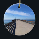 Ornamento De Cerâmica No Newport Pier, Newport Beach, Califórnia<br><div class="desc">Veja no píer em Newport Beach,  Califórnia. Uma bela manhã ensolarada,  poucas pessoas sobre a pesca do píer e sobre as vistas. Foto: novembro de 2022.</div>