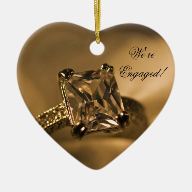 Ornamento De Cerâmica Noivado Anel de Diamante de Corte Princesa (Frente)