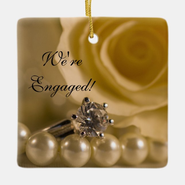 Ornamento De Cerâmica Noivado de Rosa Branca, Anel e Pérolas (Frente)