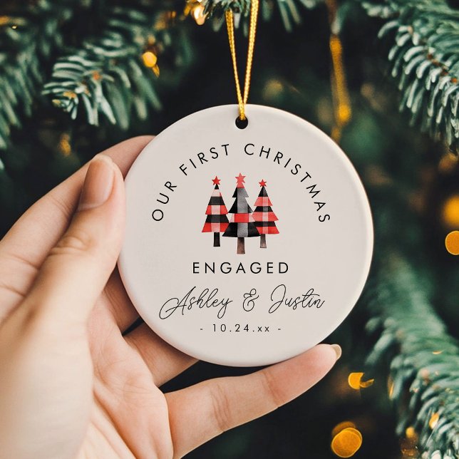 Ornamento De Cerâmica Noivado Moderno Primeira Xadrez de Natal (Celebrate your first Christmas engaged with our cozy plaid trees ornament! )