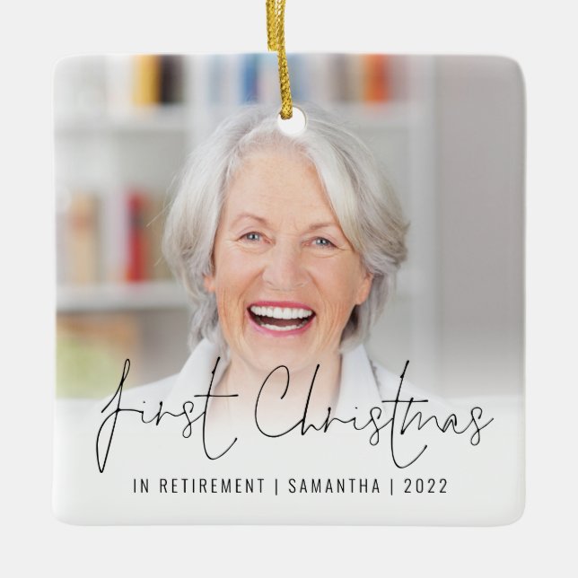 Ornamento De Cerâmica Nome da Foto Ano Primeiro Natal Aposentado (Frente)