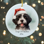 Ornamento De Cerâmica Nome do Monograma do Cão de Água Português Primeir<br><div class="desc">Celebrar os "Felizes Anais" com o nosso Monograma de Cão-d'Água, Primeiro Ornamento Cerâmico de Natal! 🎄 🐾 Este ornamento apresenta uma design moderna e elegante que mostra uma imagem semelhante à vida de um Cão-d'água português preto e branco (conhecido como PWD, Portie ou cao de agua Português). O filhote estiva...</div>