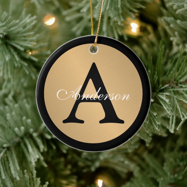 Ornamento De Cerâmica Nome Personalizado Botão Metálico Dourado Monogram (Árvore)