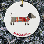 Ornamento De Cerâmica Nome Personalizado do Cão de Enchimento<br><div class="desc">Enchido bonito ou cão-salsicha em tricô. Perfeito para amantes de cachorros e ambulantes de cães. Arte original de Nic Squirrell. Altere o nome para personalizar.</div>