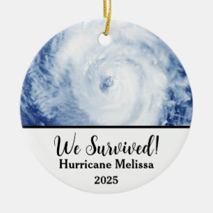 Ornamento De Cerâmica Nós Sobrevivemos ao Furacão Melissa 2025