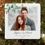 Ornamento De Cerâmica Nossa Primeira Foto De Natal<br><div class="desc">Este Primeiro Ornamento Fotográfico de Natal é decorado com melodia de água e tipografia de na moda. Facilmente personalizável com sua foto, nome e ano. Use a Ferramenta Design para alterar o tamanho, o estilo ou a cor do texto. Porque nós criamos a nossa trabalho de arte, você não encontrará...</div>