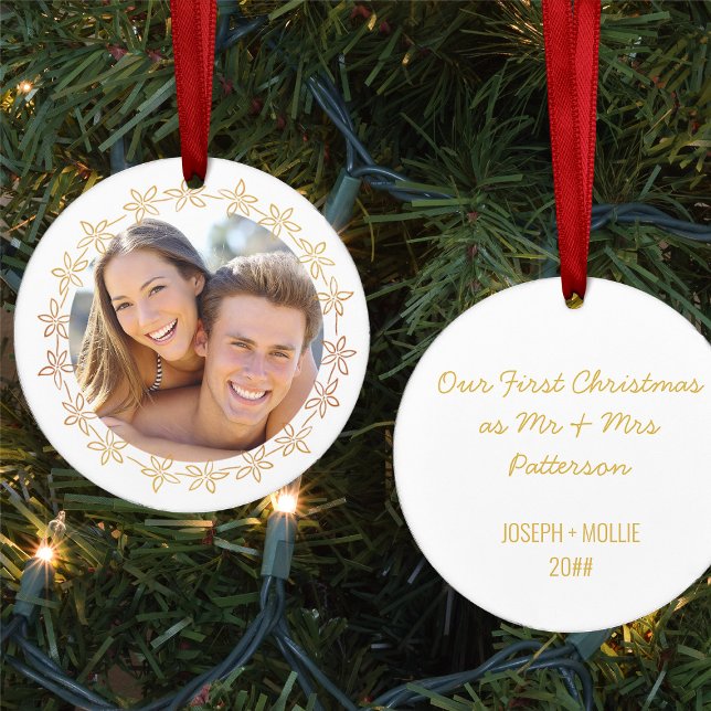 Ornamento De Cerâmica Nossa Primeira Foto de Natal Dourada Flower Frame (First christmas married photo ornament - newlywed christmas gift ideas collection by Darling & May)