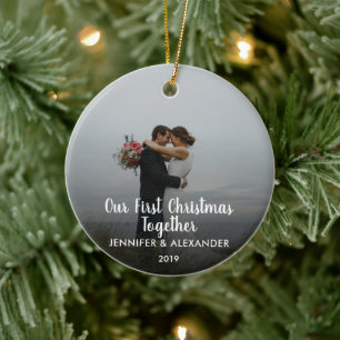Ornamento De Cerâmica Nosso primeiro casal de Natal juntos casou com uma