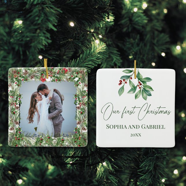 Ornamento De Cerâmica Nosso Primeiro Casamento Elegante De Natal Recém-C (Modern elegant Our first Christmas ornament for newlywed couple, 1st Christmas, script typography)