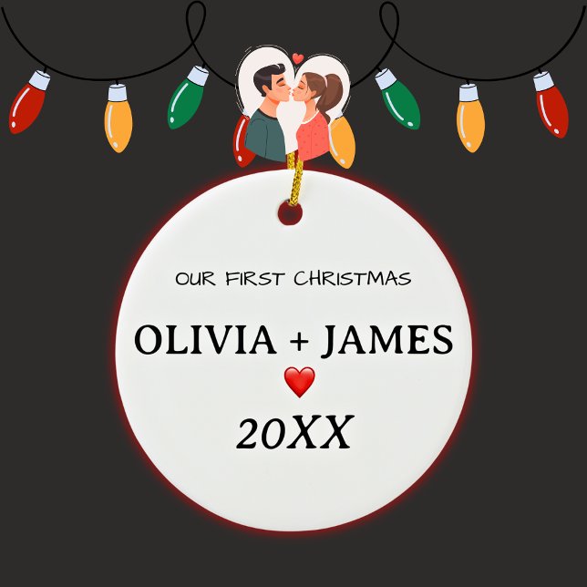 Ornamento De Cerâmica Nosso Primeiro Coração de Casal de Natal (Criador carregado)