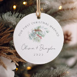 Ornamento De Cerâmica Nosso Primeiro Natal Casado com Eucalyptus<br><div class="desc">Celebre o seu primeiro Natal casado com o nosso belo "Nosso Primeiro Natal Casado com o Mínimo Eucalipto Cerâmico. Este ornamento mistura maravilhosamente a simplicidade com o sentimentalismo, apresentando um fundo cerâmico branco primitivo adornado com ilustrações encantadoras de árvores de Natal desenhadas à mão. Ele adiciona um toque de elegância...</div>