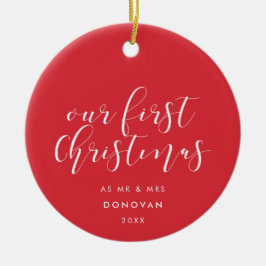 Ornamento De Cerâmica Nosso Primeiro Natal Casado com Vermelho Elegante