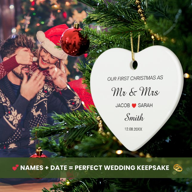 Ornamento De Cerâmica Nosso Primeiro Natal Casado Como Data Do Nome Do S (First Christmas Married As Mr & Mrs Personalized Names Wedding Date Heart Holiday Ceramic Ornament  )