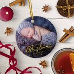 Ornamento De Cerâmica Nosso Primeiro Natal Como Avós Dourados<br><div class="desc">Nosso Primeiro Natal Como Avós,  Enfeite De Folha De Ouro</div>
