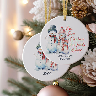 Ornamento De Cerâmica Nosso Primeiro Natal como Família de Três Boneco d