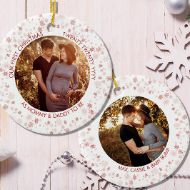 Ornamento De Cerâmica Nosso Primeiro Natal como | Foto Red Ditsy Snowfla