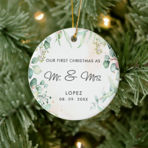 Ornamento De Cerâmica Nosso Primeiro Natal como Sr. e Sra. Floral