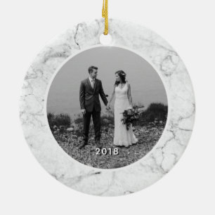Ornamento De Cerâmica Nosso Primeiro Natal como Sr. e Sra. Marble Foto