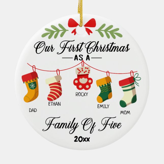 Ornamento De Cerâmica Nosso Primeiro Natal como uma família de cinco com (Traseira)