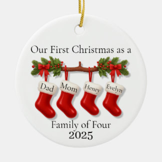 Ornamento De Cerâmica Nosso Primeiro Natal como uma Família de Quatro 20