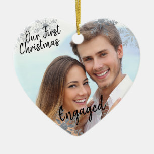 Ornamento De Cerâmica Nosso Primeiro Natal Engajados com Sua Foto - Cora