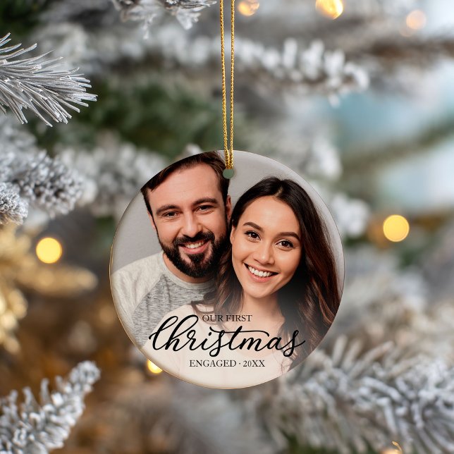 Ornamento De Cerâmica Nosso Primeiro Natal Envolvido Escrito Preto Elega (Criador carregado)