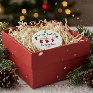 Ornamento De Cerâmica Nosso Primeiro Natal — Família de Três Inventários