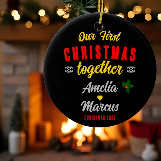Ornamento De Cerâmica Nosso Primeiro Natal Juntos Com Flocos De Neve (Criador carregado)