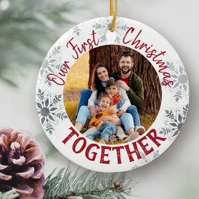 Ornamento De Cerâmica Nosso Primeiro Natal Juntos. Foto personalizada -  (First Christmas Together family photo ornament)