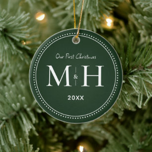 Ornamento De Cerâmica Nosso Primeiro Natal, Newweds, Monograma Verde