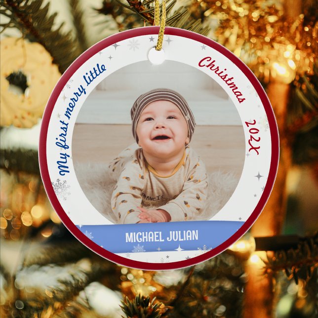 Ornamento De Cerâmica Novo Bebê 2 Fotos Minha Primeira Feliz Pequeno Nat (Cute Modern Elegant Personalized My First Merry Little Christmas Baby Boy 2 Photos Snowflakes)