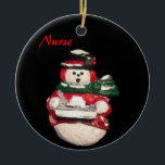 ORNAMENTO DE CERÂMICA NURSE SNOWMAN COLLECTOR CHRISTMAS<br><div class="desc">NURSE SNOWMAN COLLECTOR ENFEITES DE NATAL é um artigo da coleção HOUSE OF SUNSHINE de reproduções de arte em produtos concebidos para o lar ou escritório. O ENFEITES DE NATAL NURSE SNOWMAN COLLECTOR é uma reprodução de uma obra de escultura original de Gerry K. Furgason e está incluído na sua...</div>