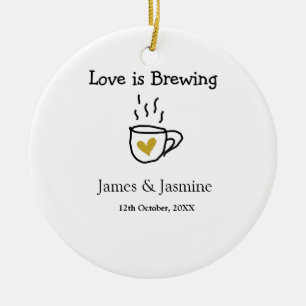 Ornamento De Cerâmica O amor é fazer uma caneca de café dourada casal