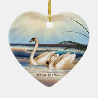 Ornamento De Cerâmica O casal das cisnes - amor - coração deu forma ao