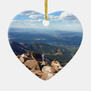 Ornamento De Cerâmica O Mountain View na parte superior dos piques