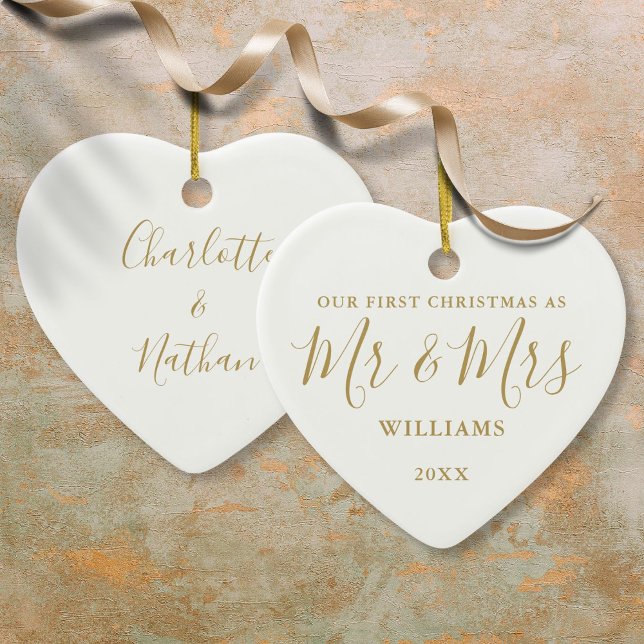 Ornamento De Cerâmica O nosso Primeiro Natal, Sr. Dourado Signature Scri (Our First Christmas Mr Mrs Gold Signature Script Ceramic Ornament)