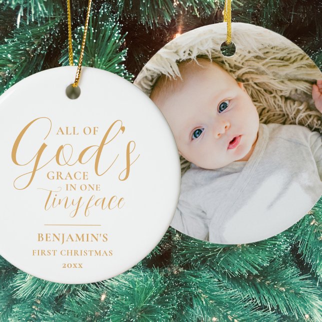 Ornamento De Cerâmica O Primeiro Natal Religioso do Bebê Dourado (Religious Baby's First Christmas ornament with a simple, minimalist, gold and white design)