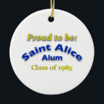 Ornamento De Cerâmica Orgulhoso de ser personalizável para Alice Alum Sa<br><div class="desc">Este simples Design Dourado e Azul mostra o Orgulho que você tem para sua antiga Santo de escola Alice. Personalize o ano em que você se formou ou simplesmente exclua isso se você não quiser anunciar que se formou há alguns anos!</div>