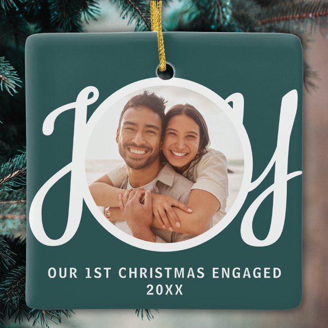 Ornamento De Cerâmica Our 1st Christmas Engaged Photo Green Keepsake (Criador carregado)