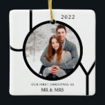 Ornamento De Cerâmica Our First Christmas As Mr & Mrs Photo<br><div class="desc">This modern First Christmas As Mr & Mrs Photo Ornament is decorated with the word JOY in black on a white background.
Easily customizable with your photo and name.</div>