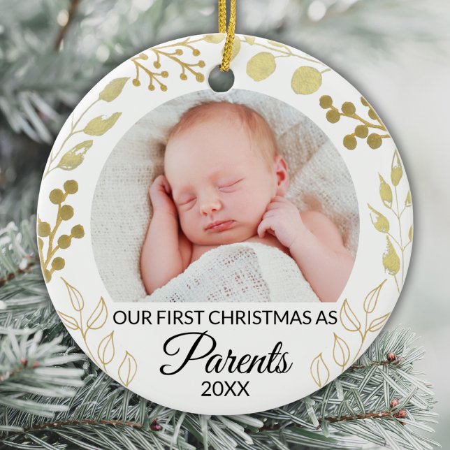 Ornamento De Cerâmica Our First Christmas As Parents Photo Gold Foliage (Criador carregado)