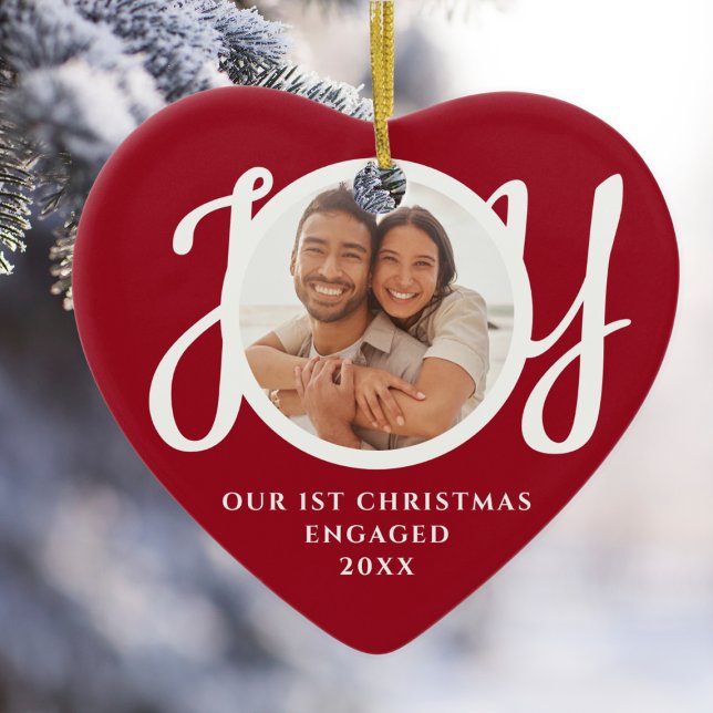 Ornamento De Cerâmica Our First Christmas Engaged Photo Red Heart-Shaped (Criador carregado)
