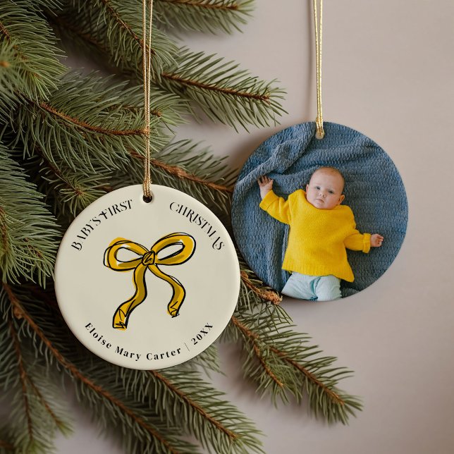 Ornamento De Cerâmica Ouro Yellow Arco Baby's First Christmas Photo (Hand-drawn golden yellow ribbon Baby's First Christmas photo ornament.)