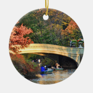 Ornamento De Cerâmica Outono no Central Park: Boateres pela ponte Arco n
