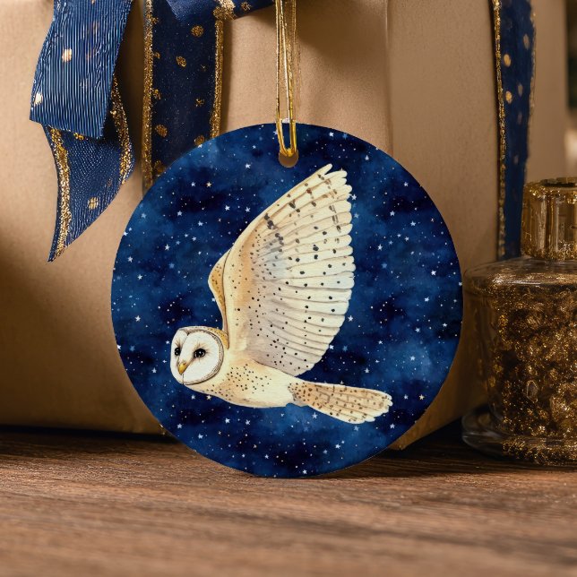 Ornamento De Cerâmica Owl Flying Across Starry Night First Xmas Photo (Criador carregado)