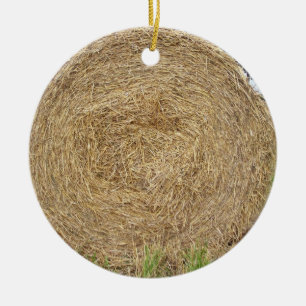 Ornamento De Cerâmica Pacote de feno em um campo