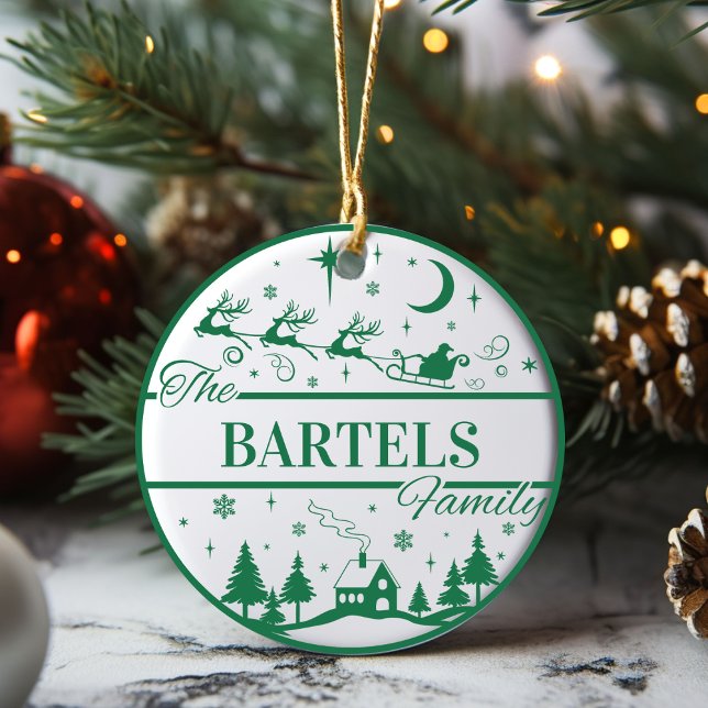 Ornamento De Cerâmica Papais noeis de Keepsakings Familiares com Natal P (Family Keepsake Santa with Sleigh Custom Christmas Ceramic Ornament. Just add your family name!)